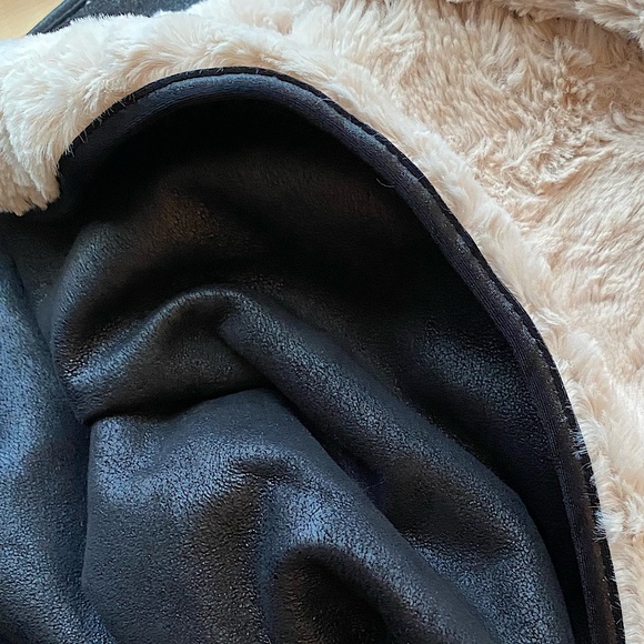 RARE - Black Milk Wanderer Vest / Vegan Shearling - Picture 6 of 8